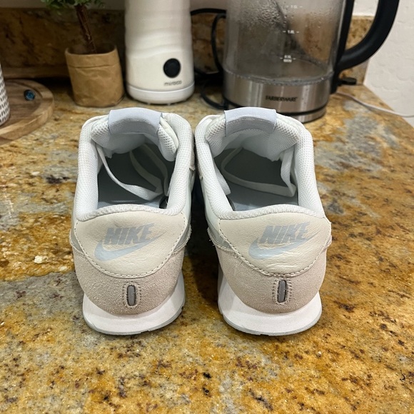 Nike MD Valiant size 6.5 - Picture 4 of 8